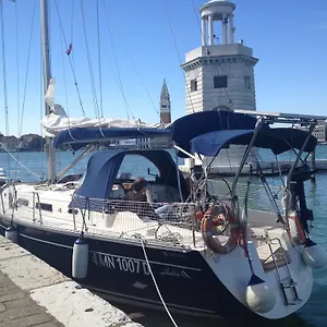  Botel Luxury House Boat Italië